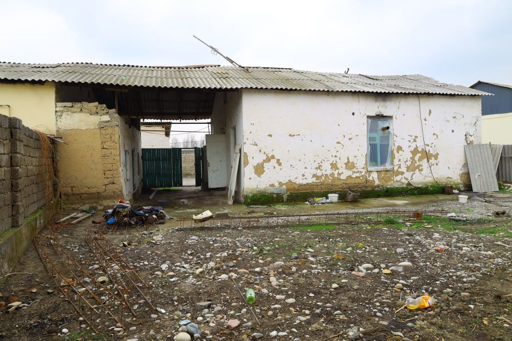 2.75 sotok 3 xonali uyi blan "uy eski" Food city yanınıza 26800 $