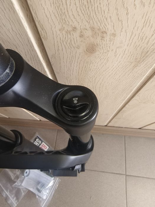 Вилка RockShox Revelation RC Debon Air 29''140mm 15x110mm Boost Remote