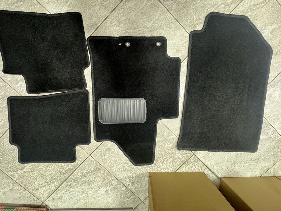 Продам ворсавые полики на Акцент