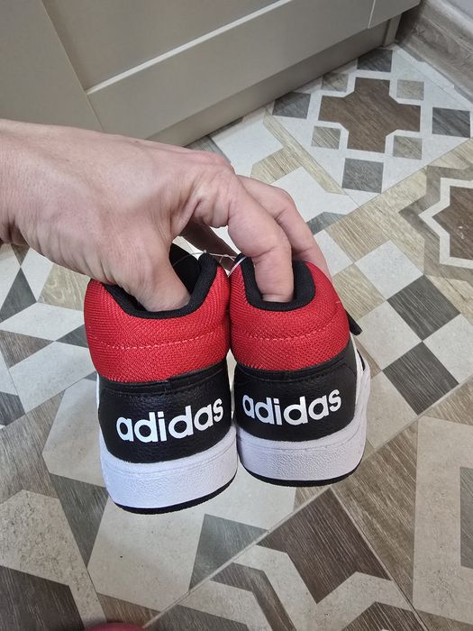 Нови детски маратонки Адидас