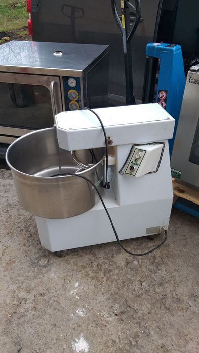 Италианска тестомесачка Fimar 42 литра