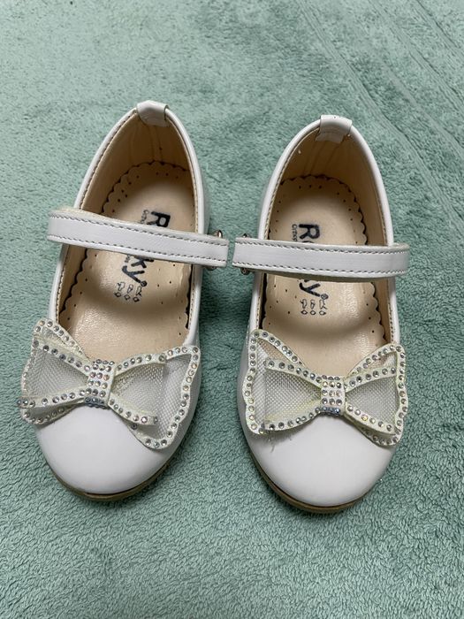 Обувки с панделка