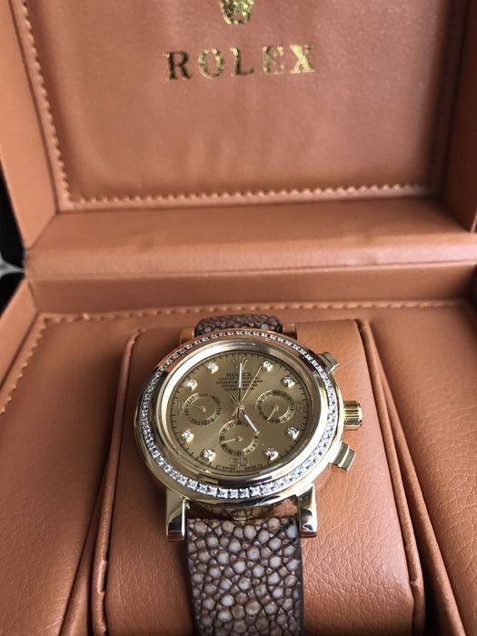 Rolex Daytona (золотые с бриллиантами Ереван)
Унисекс модель с брилли