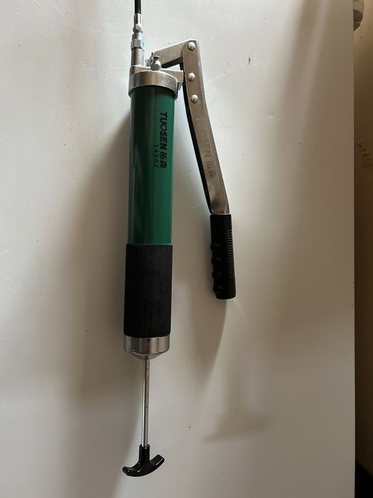 Продам рещетка шприц краны сгоны