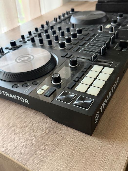 Traktor Kontrol S4 MK3