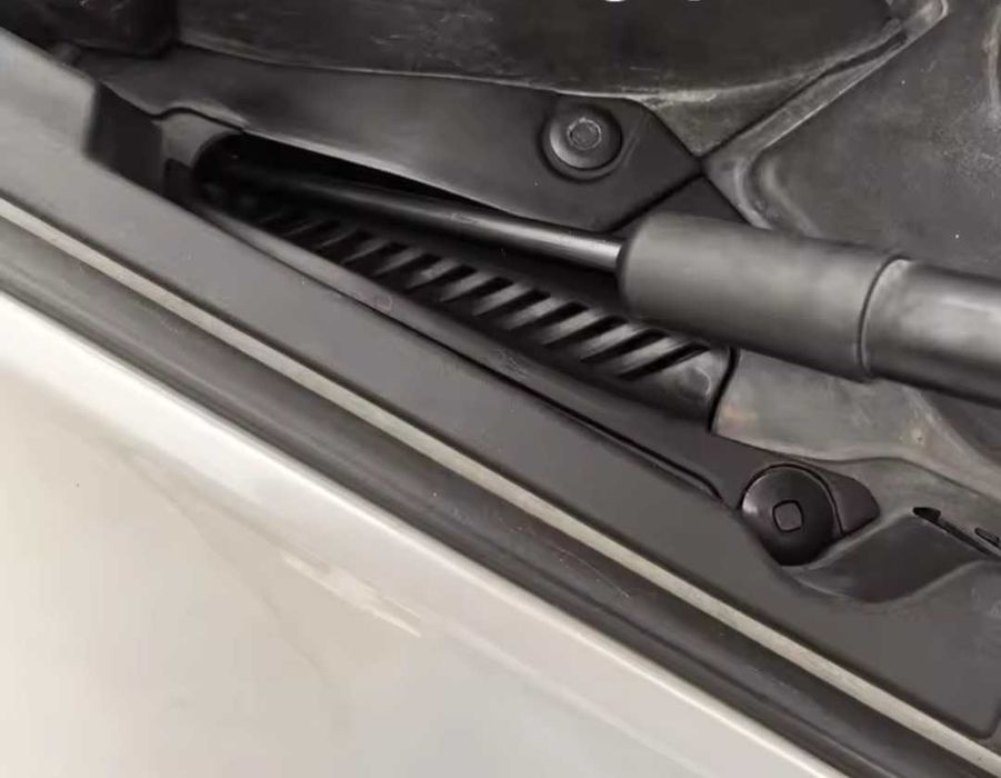 Цедки под капака за събиране на боклуци за Volvo XC60 Волво Хц60