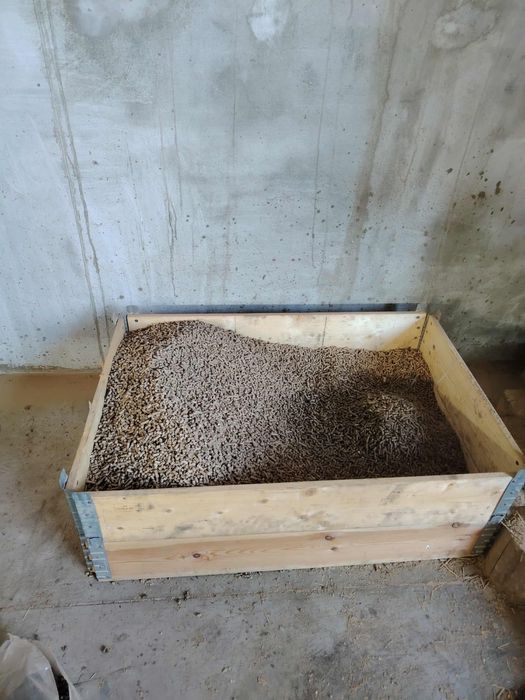 Продавам преса за  пелети с три матрици