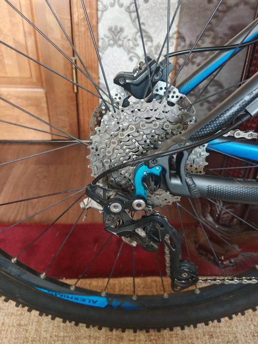 Велосипед cube attention