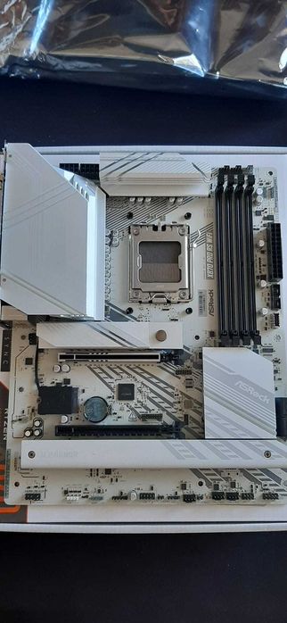 Vand placa de baza ASROCK X870 PRO RS WIFI, Socket AM5, Wi-Fi 7, PCIe 5.0