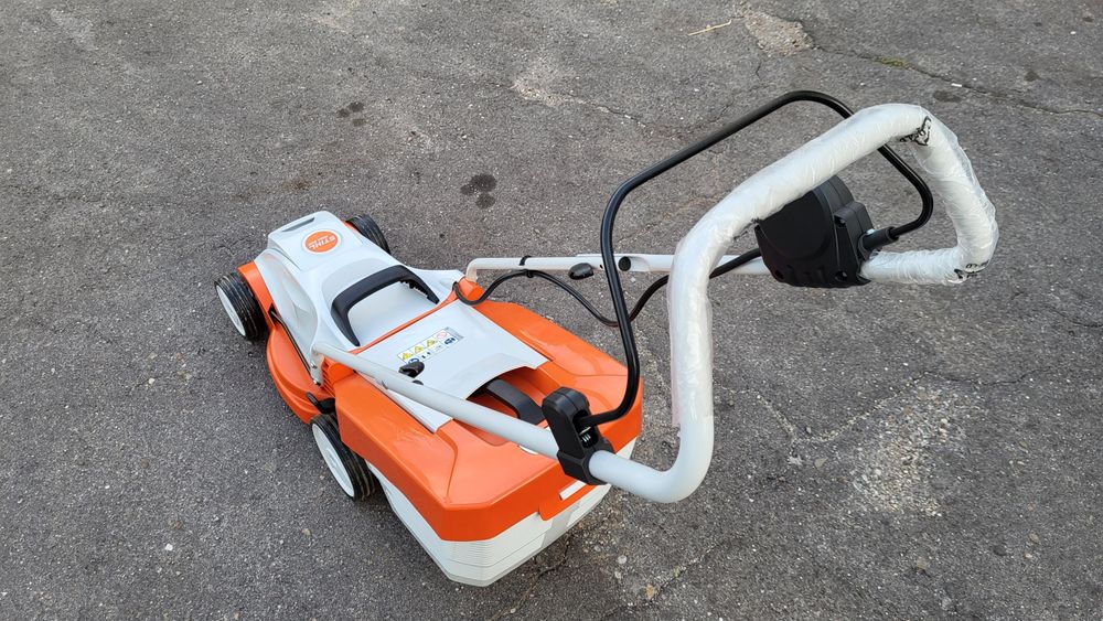 Masina tuns gazon-iarba Noua, Stihl, pe acumulator