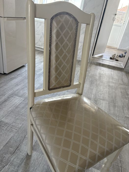 Продам 6 стульев
