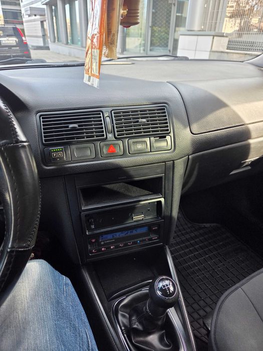 Автомобил  фоксваген  голф