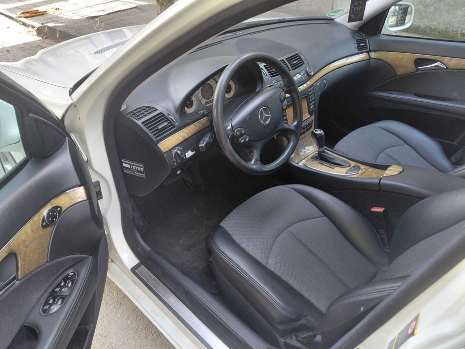 Автомобил Мерцедес е 320