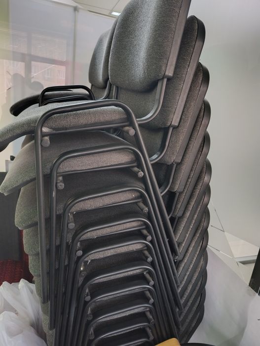 Продам офисные стулья