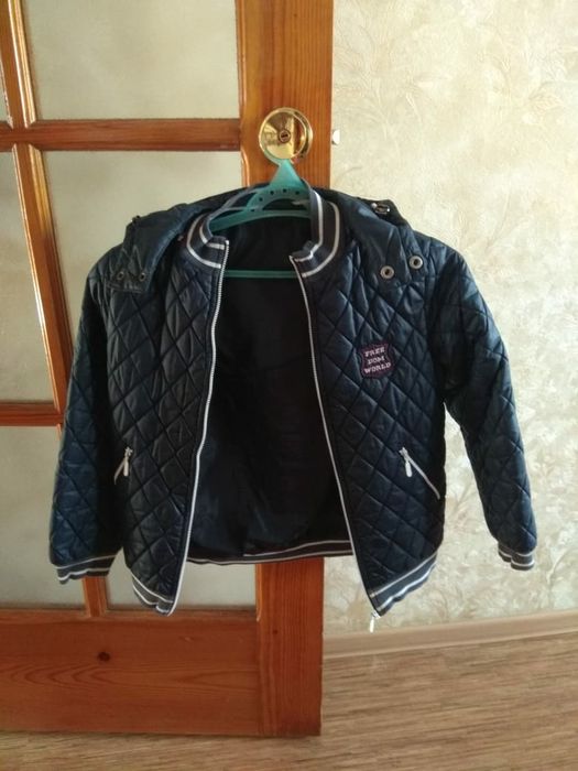 Продам осеннюю куртку.