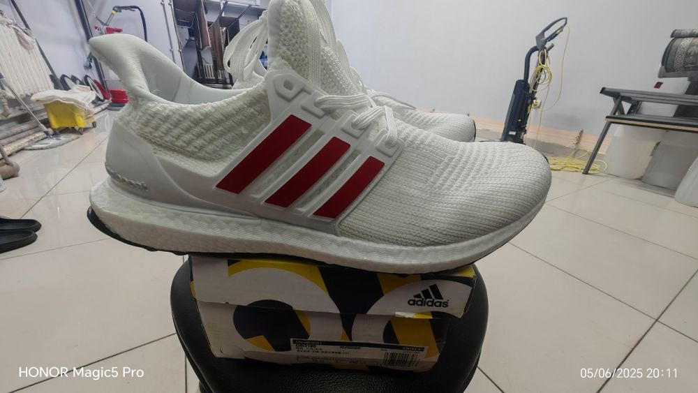 Продам кроссовки adidas ultra bust