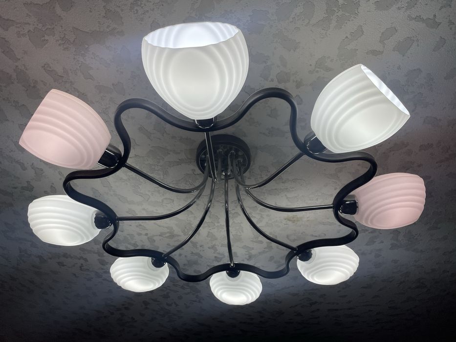 Люстра практически новая