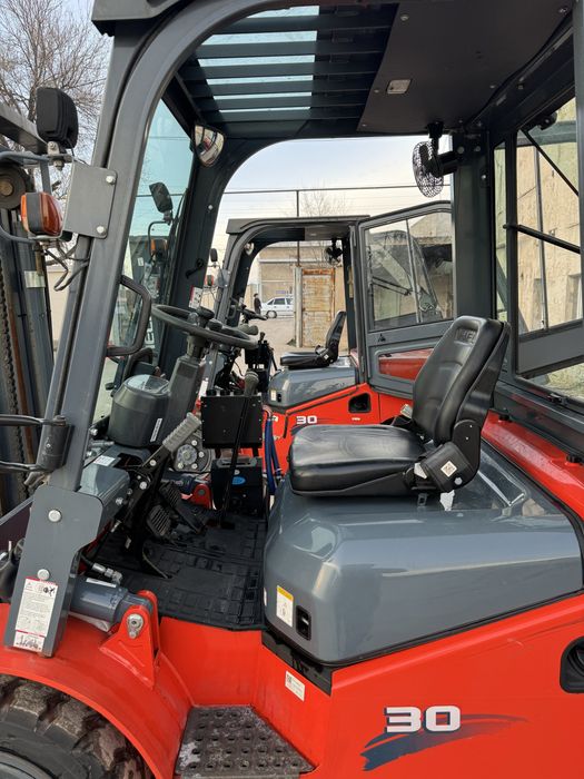 Вилочный погрузчик кара автокара