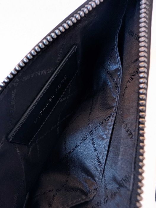 Michael Kors комплект чантичка и портмоне: Hudson Pebbled Leather and Signature Logo Pouch Set
