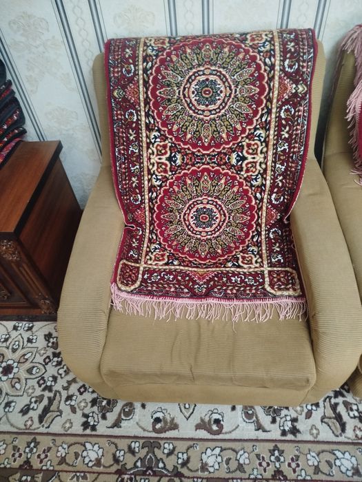 Divan kresla sotiladi