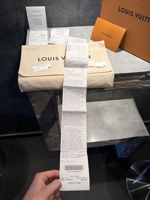 100% ОРИГИНАЛЕН Louis Vuitton Clutch Voyage MM + бележки и кутия