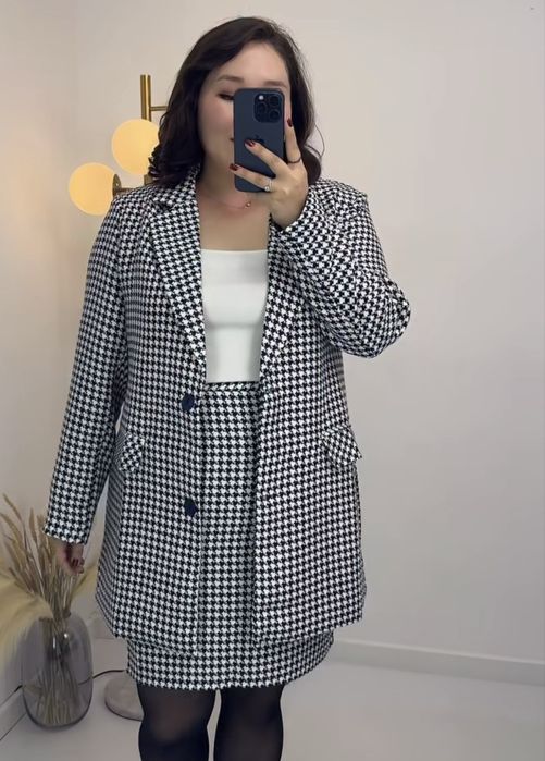 Продам твидовый костюм