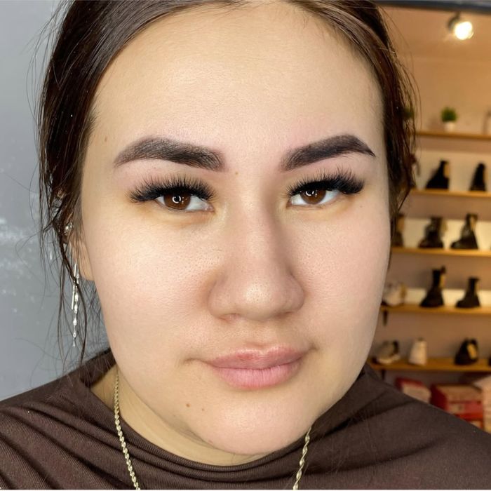 Даминирование бровей и ресниц