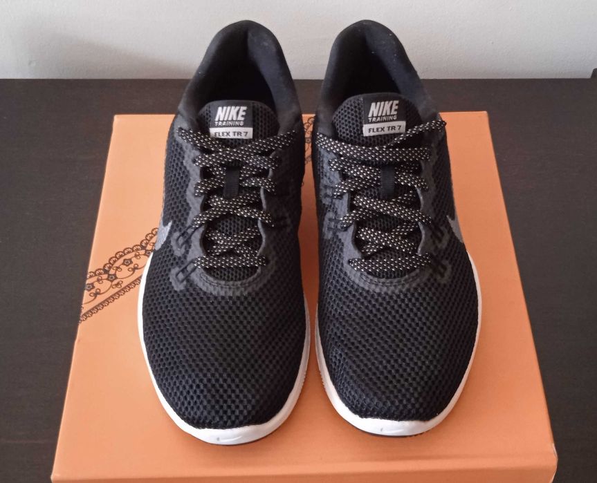 Дамски маратонки NIKE FLEX, номер 38.5