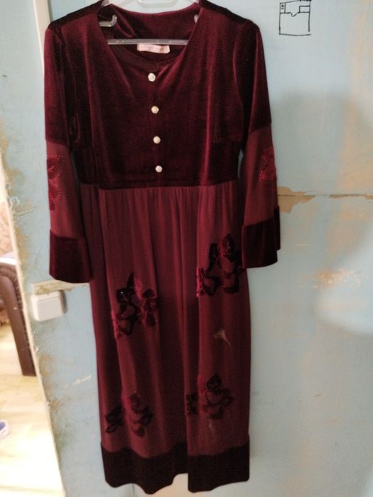 Платья женские разные