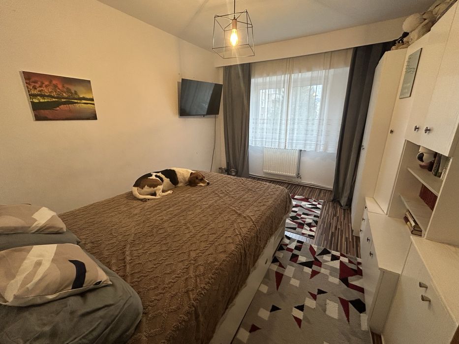 Vând apartament Bl Traian