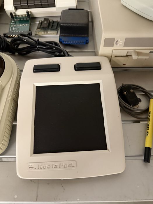 Disk drive Commodore Unitate Phonemark KoalaPad Rushware