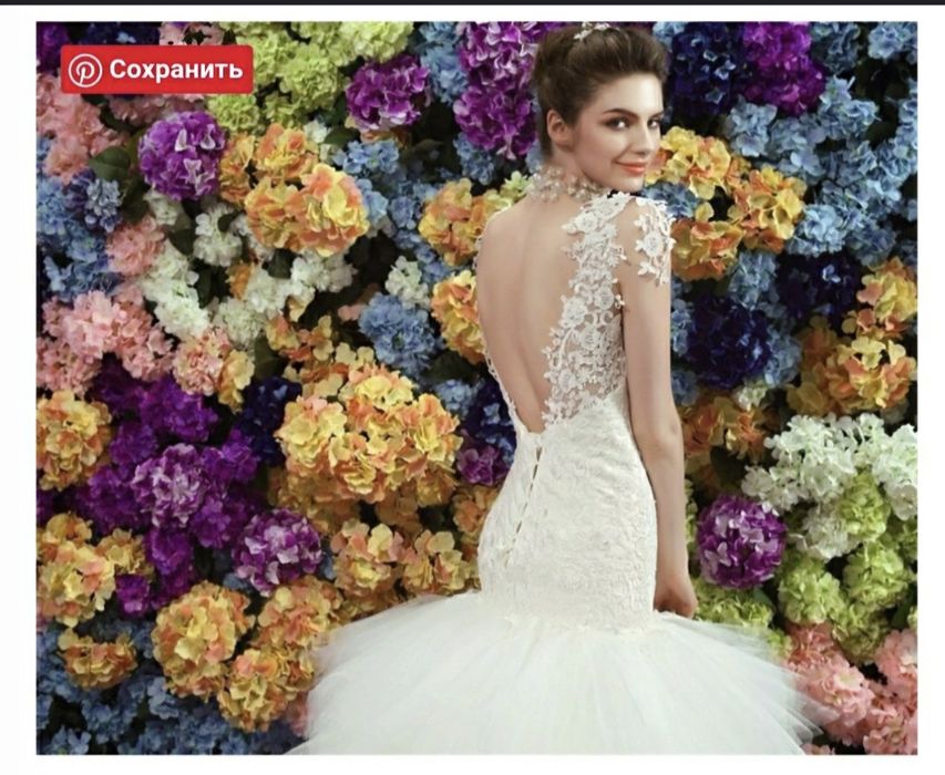 Шикарное свадебное платье со шлейфом