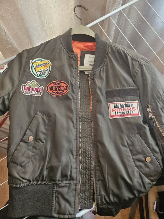 Спортно яке в маслено зелен цвят