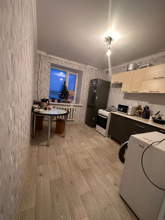 На подселение девушке , в центре города , возле Таира