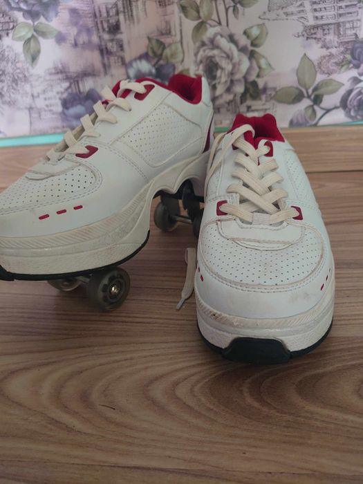 Papuci cu roți folosiți o singura data Nr 38 trimit doar prin poșta Ro