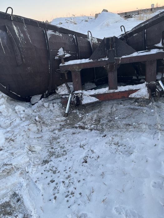 Угольник бабочка отвал К700