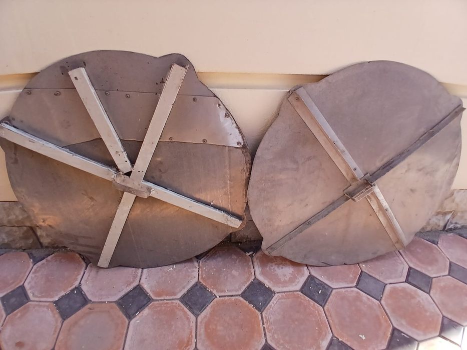 Казан продается с крышками