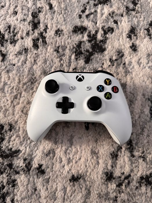 Xbox One S + controller si joc cadou