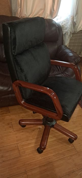 Отличное кресло, натуральное дерева