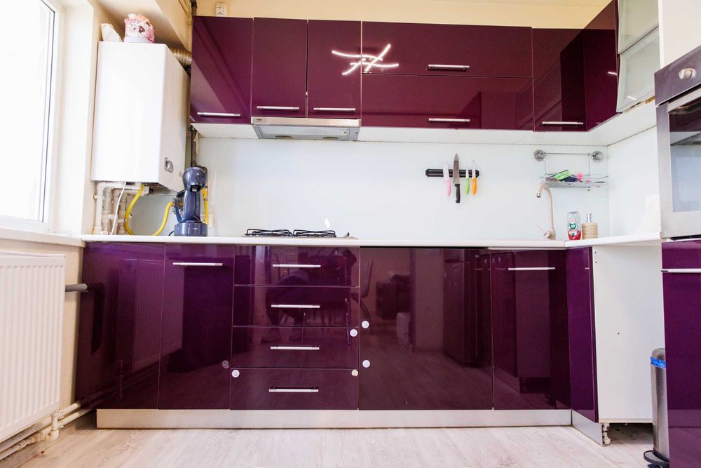 Vand apartament cu 3 camere decomandat ,confort 0,zona Brotacei