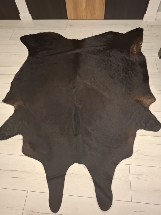 Продавам килим от естествена телешка кожа