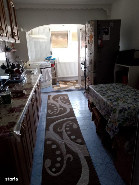 De Vanzare Apartament cu 3 camere zona Progresu