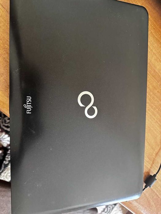 Ноутбук сотилади. Fujitsu