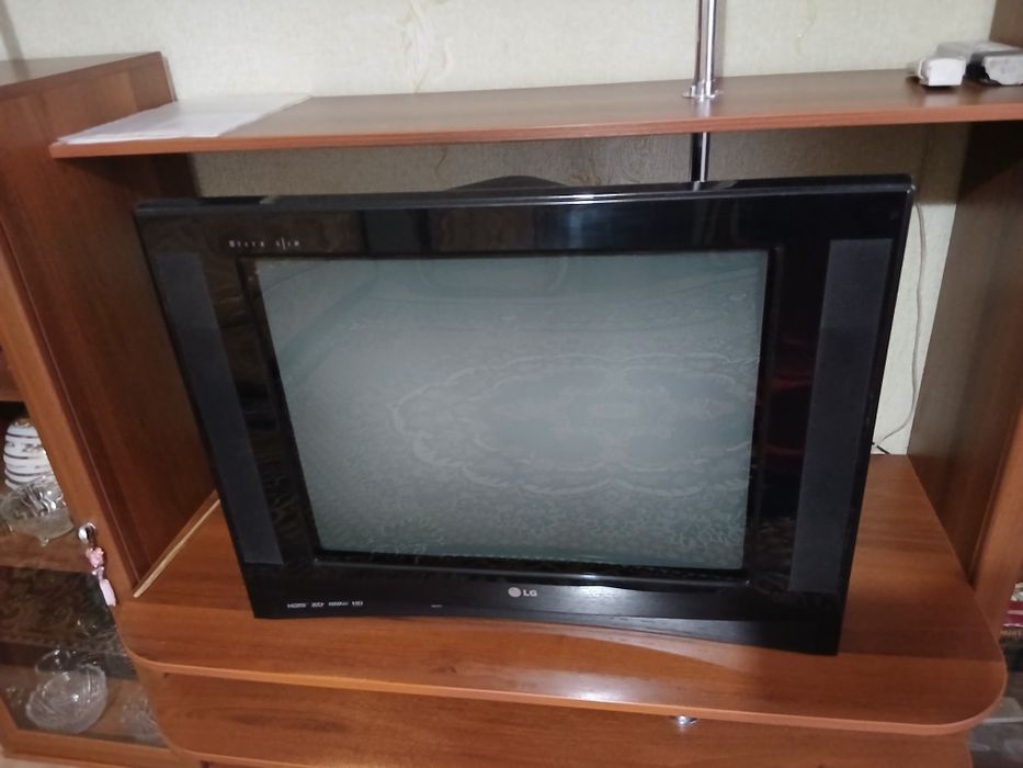 Продам телевизор LG.