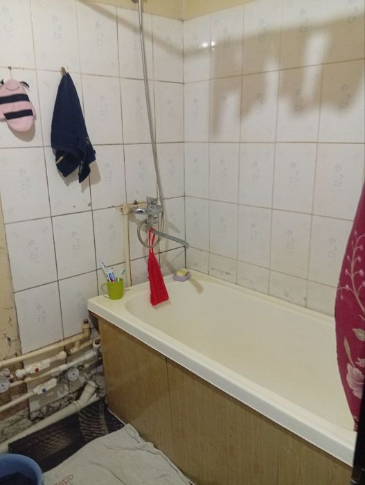 Сотилади 2 хонали 8 мкрн