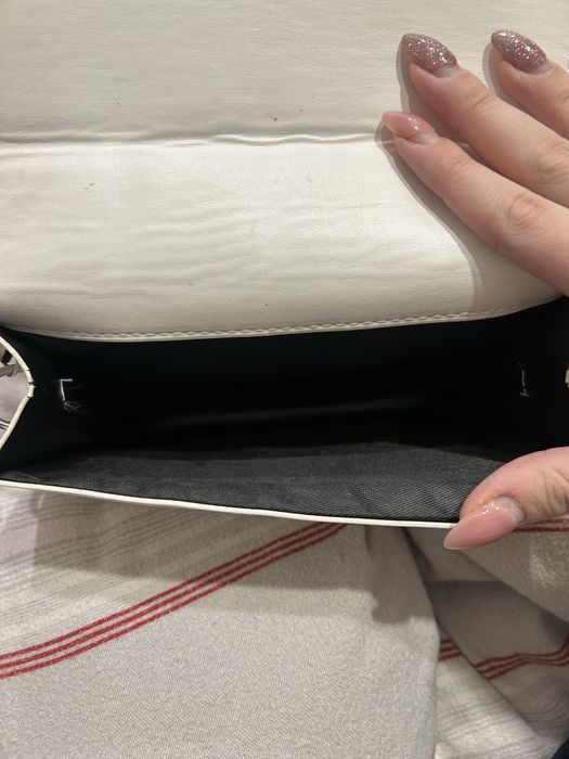 Бяла чанта през рамо