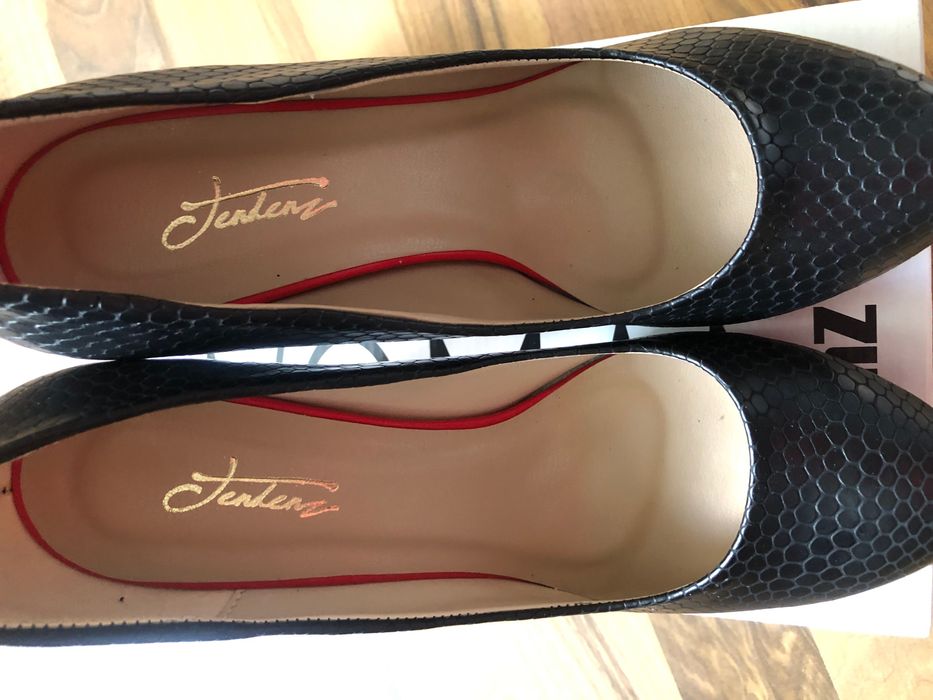 Дамски обувки на висок ток