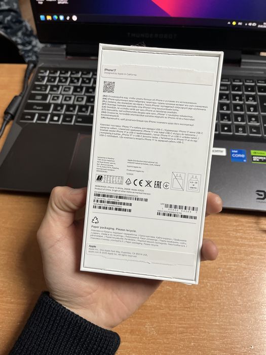 Продам айфон 17 белый