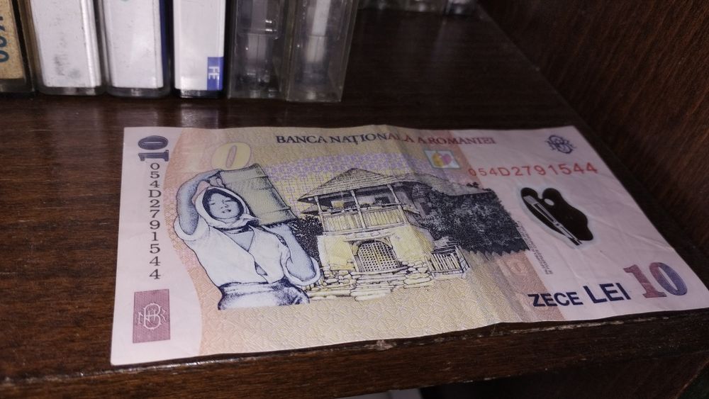 Vând Bacnota 10 lei din 2005