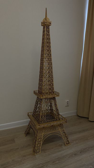 Эйфилевая башня(дерево)